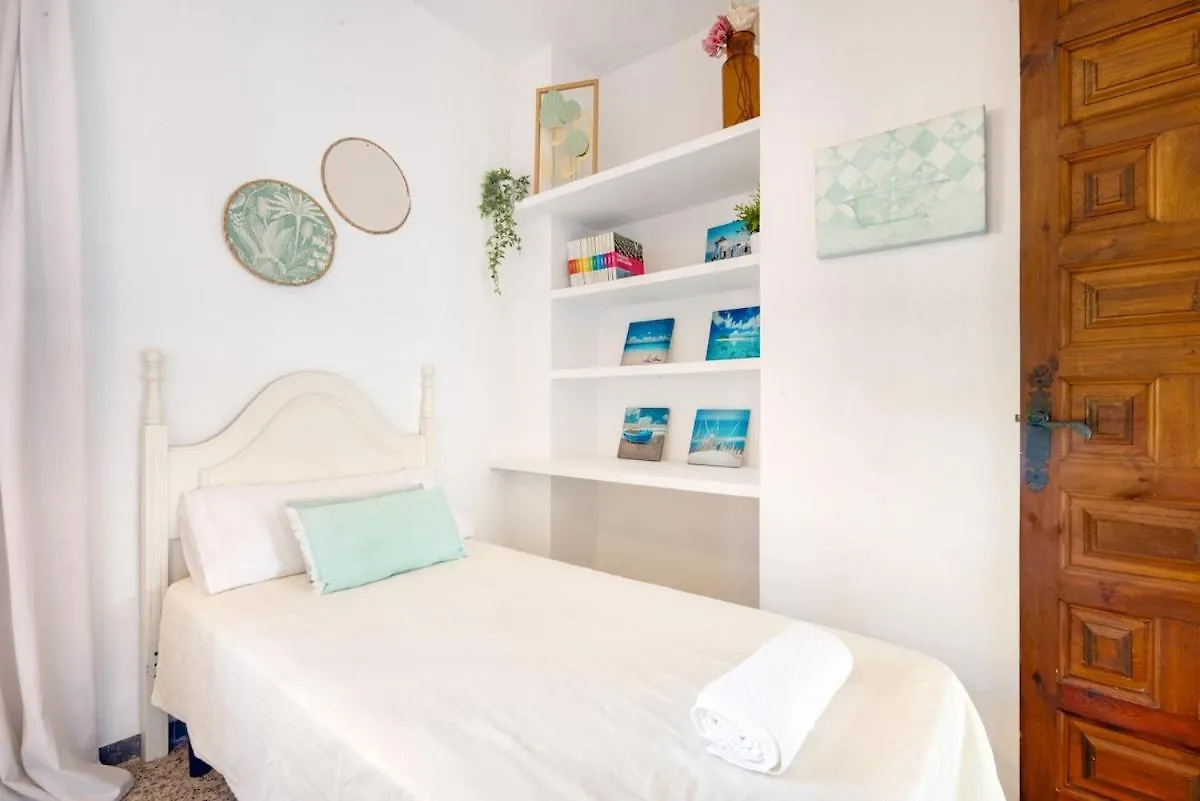 Escape To Salou! Pool, Barbecue & Beach 5 Min Away Apartment