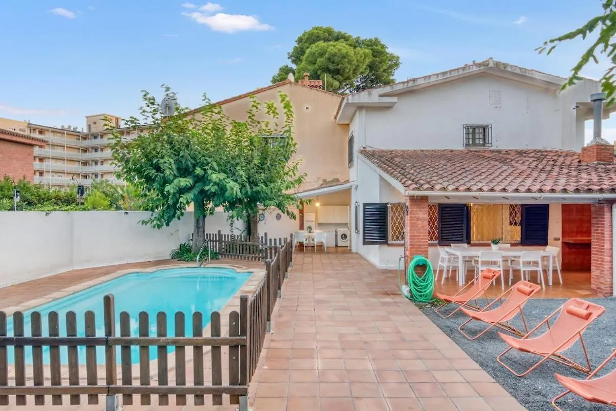 Apartment Escape To Salou! Pool, Barbecue & Beach 5 Min Away