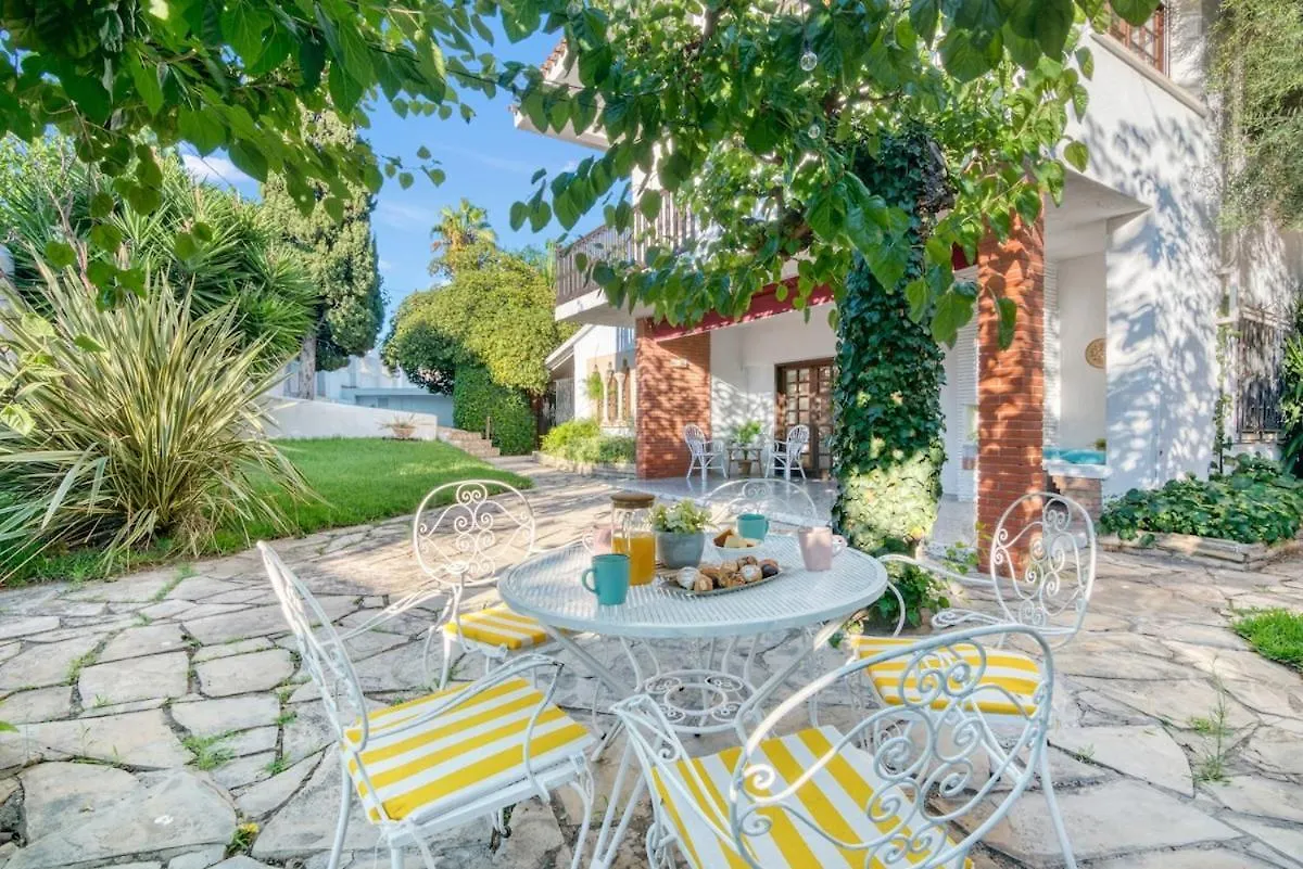 Apartment Escape To Salou! Pool, Barbecue & Beach 5 Min Away