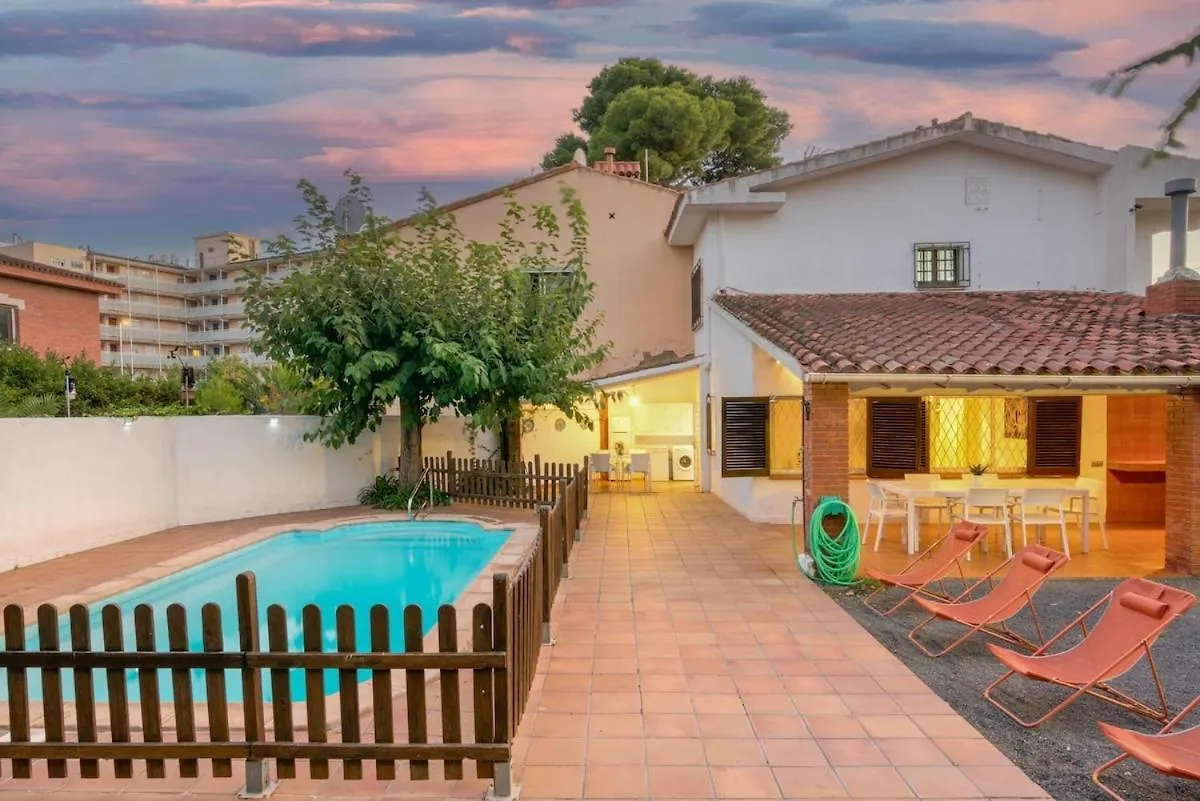 Apartment Escape To Salou! Pool, Barbecue & Beach 5 Min Away