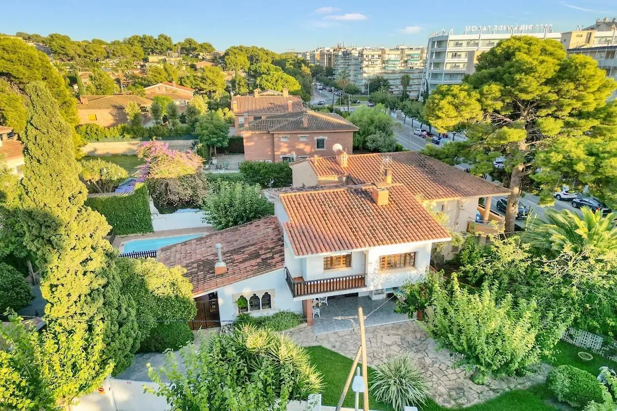 Escape To Salou! Pool, Barbecue & Beach 5 Min Away